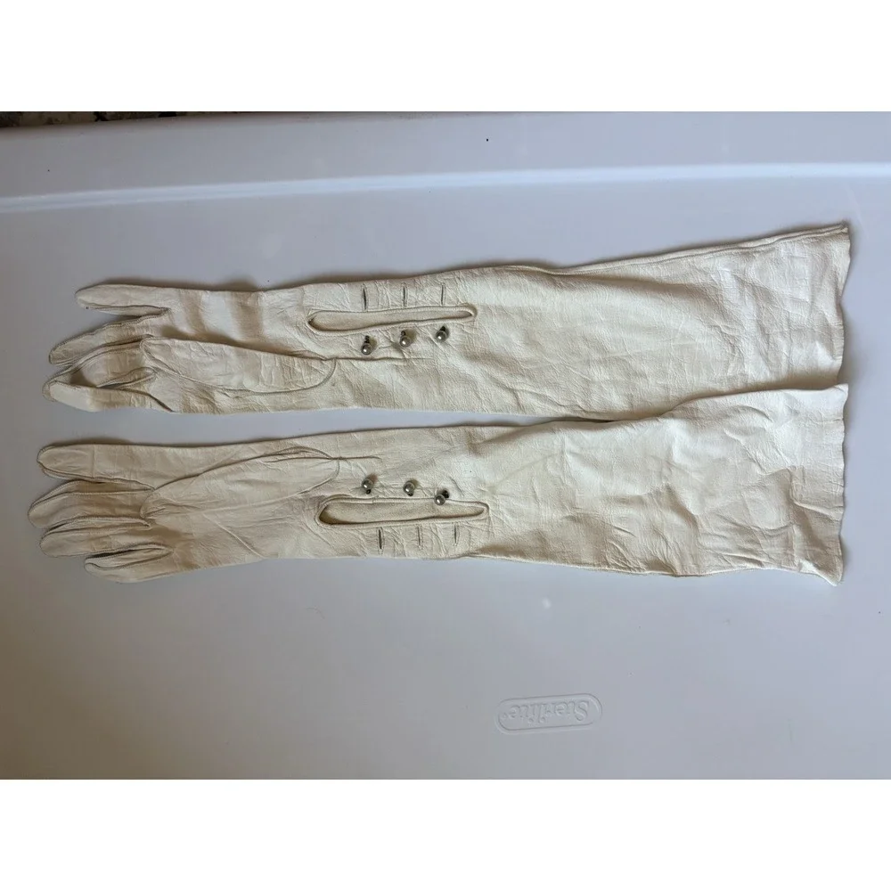 Vintage Aris of Paris Ivory Kidskin Leather Pearl Snap Gloves Womens Opera